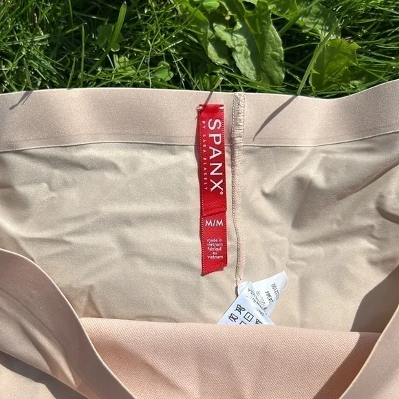 SPANX Seamless Everday Shaping Shorts - Picture 7 of 10